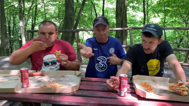 2 БОЛЬШИХ ПИЦЦЫ КТО БЫСТРЕЕ СЪЕСТ ПОЛУЧИТ ДЕНЬГИ смотреть онлайн