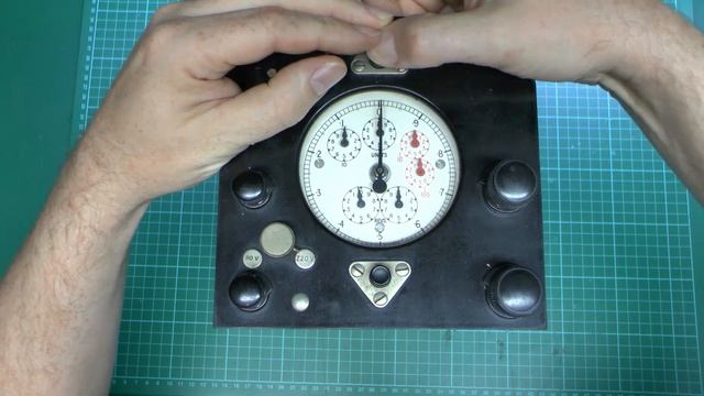 Inside a Sangamo Weston Portable Test Meter Model 12 смотреть онлайн