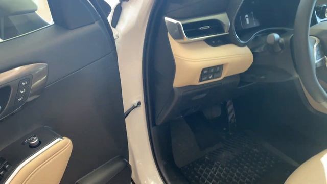 RARE! 2023 Toyota Highlander Platinum Walk Around - Wind Chill Pearl White + Harvest Beige смотреть онлайн