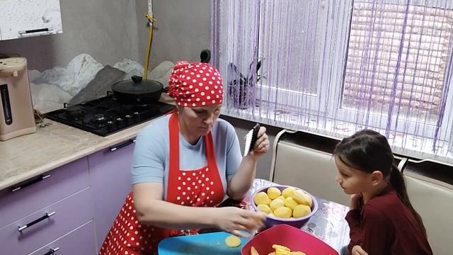 | Деревенские будни | Щи на обед | Картофельная запеканка | Квасим капусту на зиму |