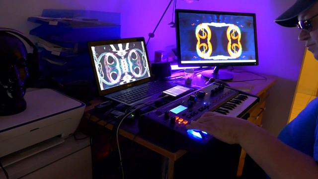 MININOVA Synthesizer / Nova Nation Live Loop смотреть онлайн