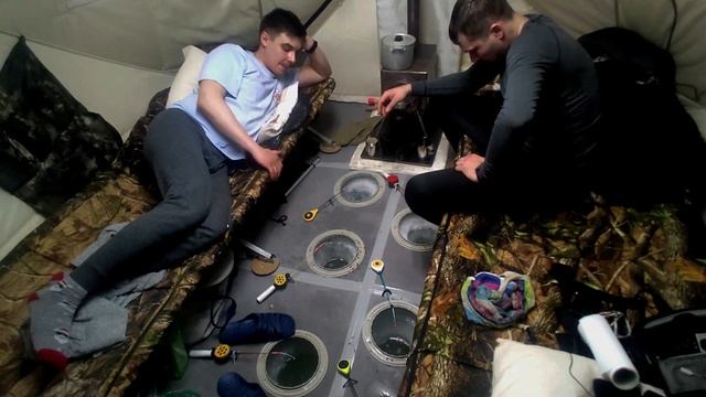 Весенняя рыбалка на озере Чаны.Клёв крупного карася.C комфортом в палатке PolarBird с дровяной печь