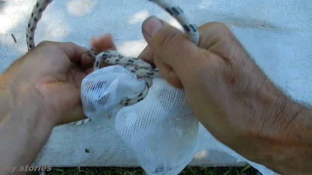 Как привязать веревку на угол затеняющей сетки или тента. Узел для затеняющей сетки.