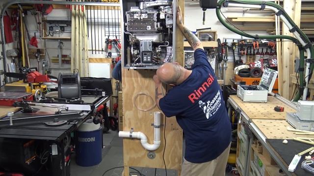 Proper condensate drain piping for a Rinnai condensing unit. смотреть онлайн