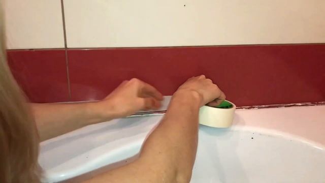 Обновляем силиконовые швы в ванной. Момент Гермент санитарный (белый). смотреть онлайн