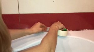 Обновляем силиконовые швы в ванной. Момент Гермент санитарный (белый).