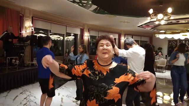 Турецкие танцы в разгаре, отель Дельфин Би Гранд смотреть онлайн