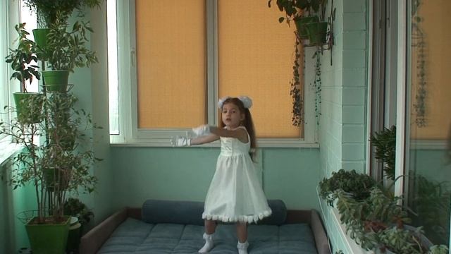 Белые снежинки, исполняет Таисия Ситницкая 5 лет. смотреть онлайн