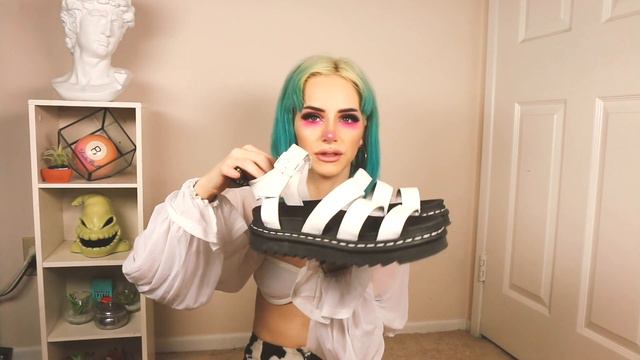 MY SHOE COLLECTION | Dr. Martens, heels, platforms, sneakers + sandals смотреть онлайн