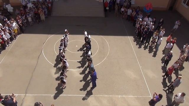 Потрясающий вальс выпускников 11 классов sam smith writing's on the wall смотреть онлайн