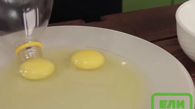 Как легко отделить желток от белка? смотреть онлайн