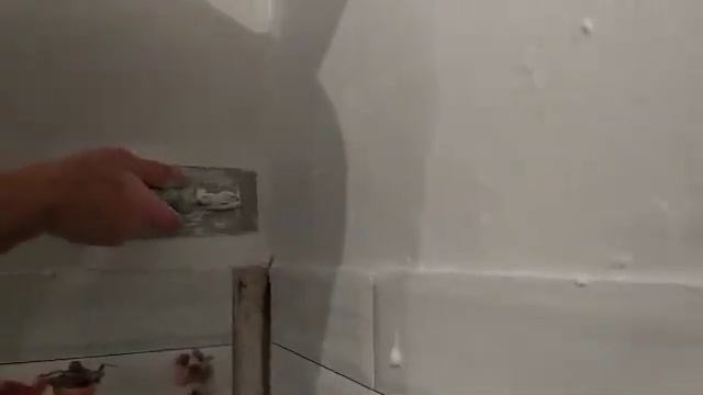 Нанесение фактурного рисунка шпатлевкой фактурной Хэндитекс на поверхность стен