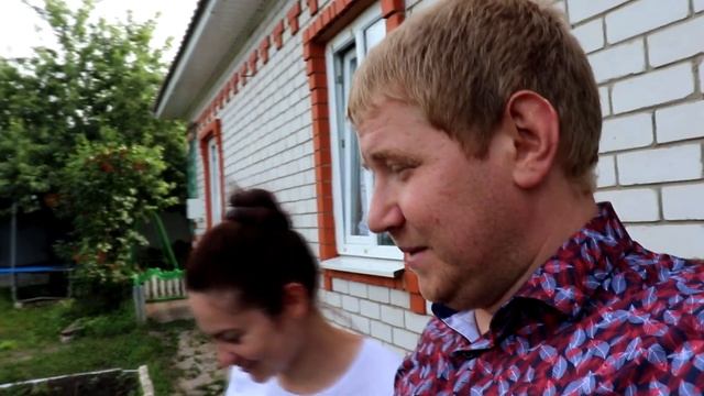 Зачем этот огород сдался? ШО? Поливать опять? Деревенская жизнь