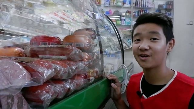 Марафон профессий | Выпуск 1 | Алишер Исатаев в роли продавца продуктового магазина смотреть онлайн