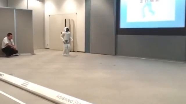 HONDA ROBOT Running ASIMO смотреть онлайн