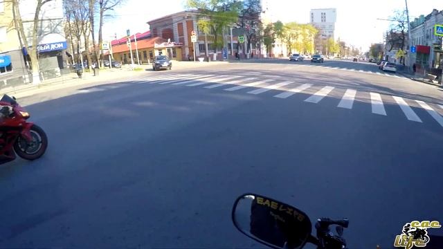Катаем пока все работают-Езда на заднем колесе-мото прострел по городу смотреть онлайн