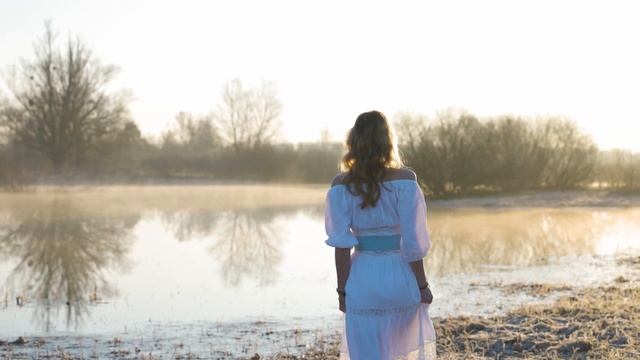 Гуляю босиком по замерзшей траве | Волшебство раннего морозного утра в Украине смотреть онлайн