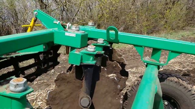 Весняне дискування після кукурудзи МТЗ 82+ УДА 2,4-20/ Весенняя дисковка смотреть онлайн