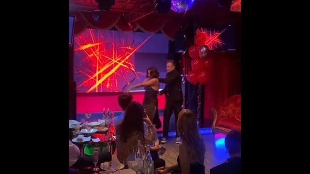 Страстное танго в караоке-ресторане Duets смотреть онлайн