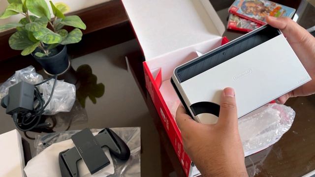 The new OLED Nintendo switch review- is it different? смотреть онлайн