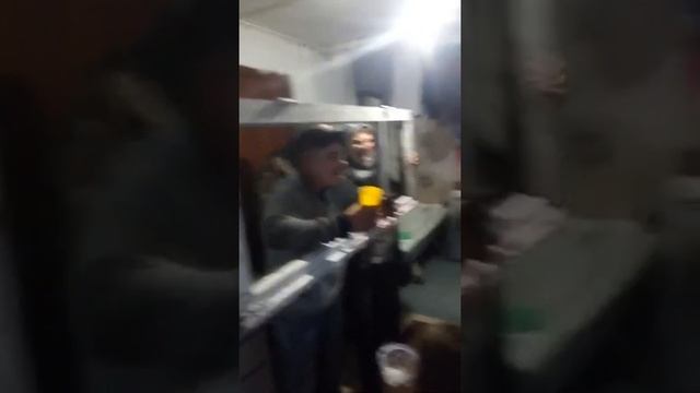 Внуки развлекают бабушку, когда не работает телевизор смотреть онлайн
