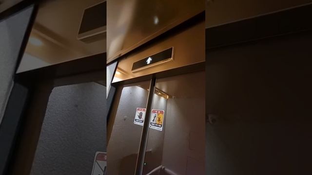 Скоростной лифт в обычном корейском доме. смотреть онлайн