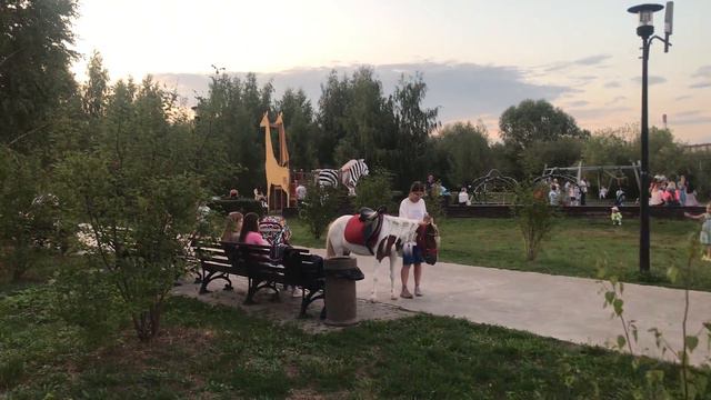 Kazan's street life | Walk in the park смотреть онлайн