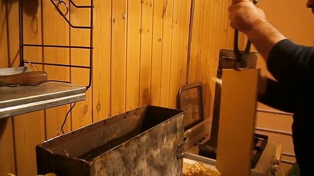 29.12. 2020 г. Делаю листы для вощины. смотреть онлайн