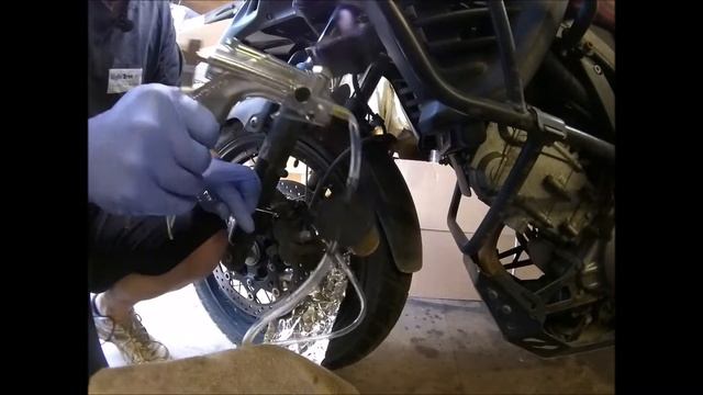 V Strom 650 XT Motovlog 7 Brake Fluid Change