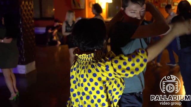 Вечеринки в Простых Движениях смотреть онлайн