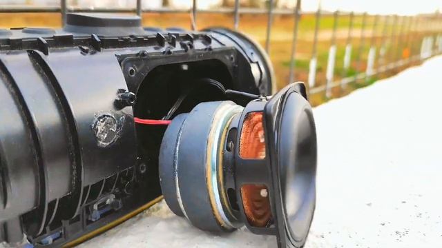 JBL XTREME 2 WOOFER AT ITS LIMITS ON LFM 80% ? смотреть онлайн