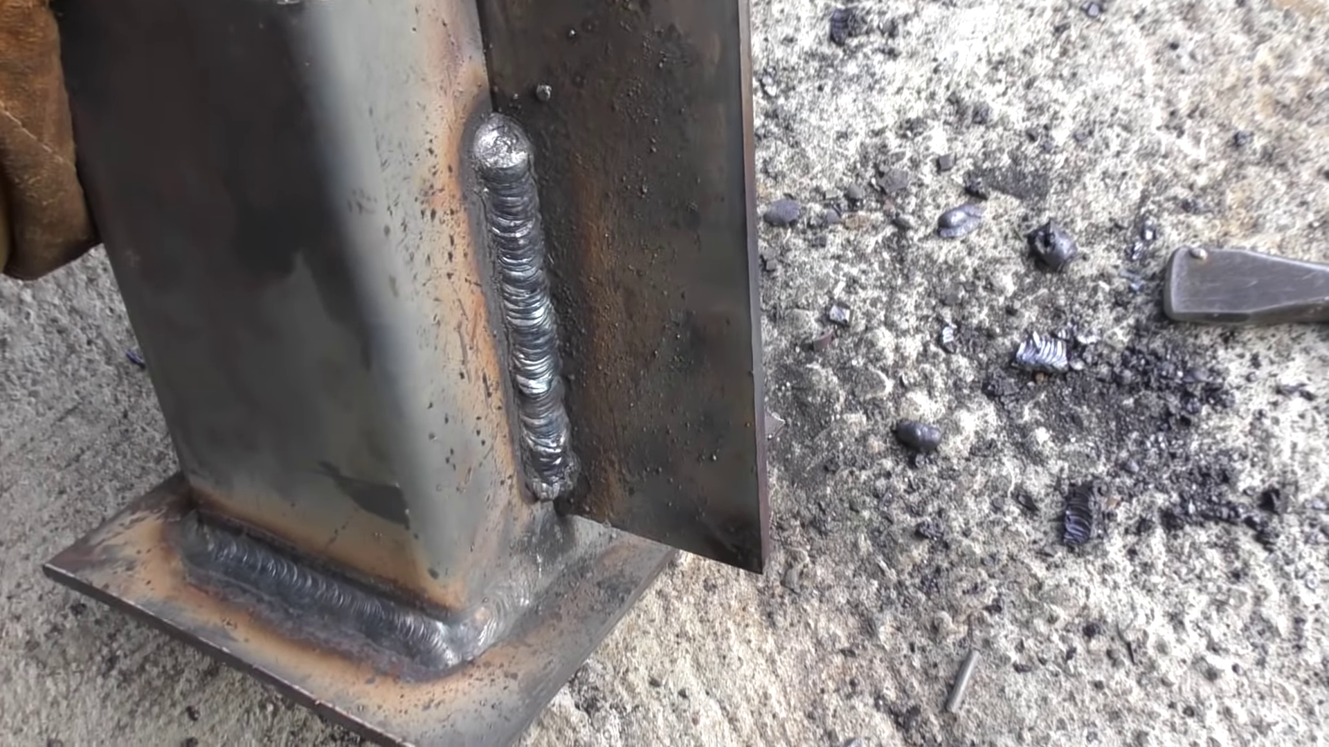 ВСЕ ТОНКОСТИ СВАРКИ ВЕРТИКАЛЬНОГО УГЛОВОГО ШВА НАЧИНАЮЩИМ СВАРЩИКАМ С ОТРЫВОМ! смотреть онлайн