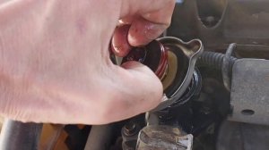 Бежит антифриз из под крышки радиатора Додж Стратус 2005 год