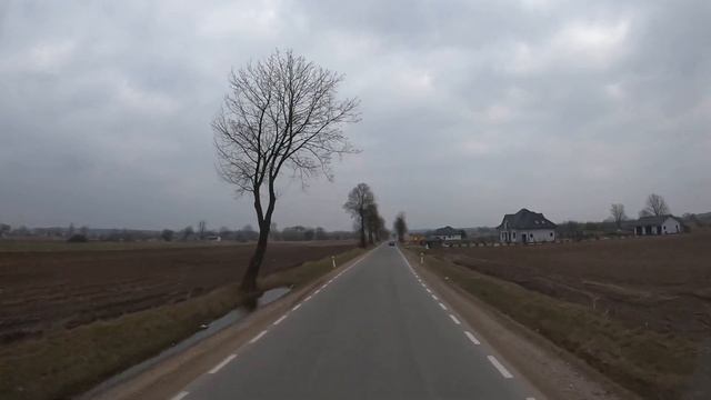 - Польша (р-н Радома). Едем по деревням Польши: Maliszów, Józefów, Bujak и др. Сельские дороги #3 смотреть онлайн