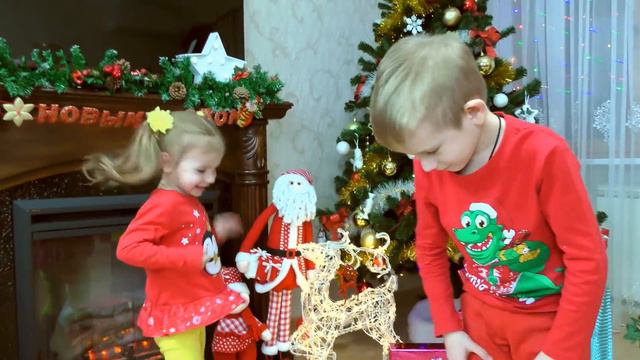 Tim, Essy And Christmas Presents