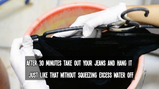 How To Make Your Faded Jeans Black Again In Just 5 Minutes|TheDIYGirl смотреть онлайн