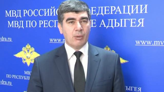 Полицией Майкопа устанавливаются личности подозреваемых в ограблении ювелирного магазина смотреть онлайн