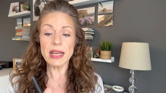 Must-have makeup products for moms смотреть онлайн