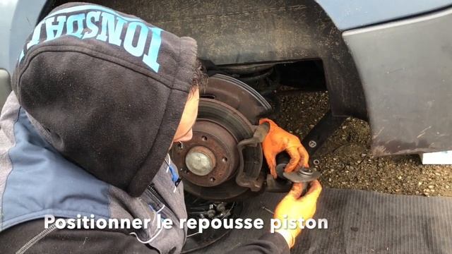 Changement Plaquettes arrières Renault Trafic 2, Opel Vivaro HD 720p смотреть онлайн