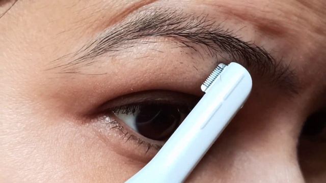How to trim eyebrows at home || Review of philips touch up facial and body trimmer смотреть онлайн
