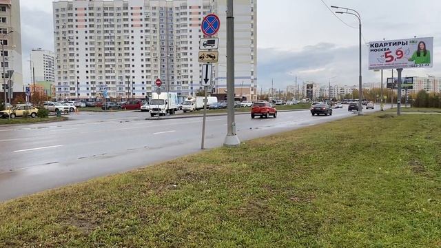 Пересечение двойной сплошной на ул.Александры Монаховой, д.101, рядом с мечетью и ул.Кадырова. смотреть онлайн