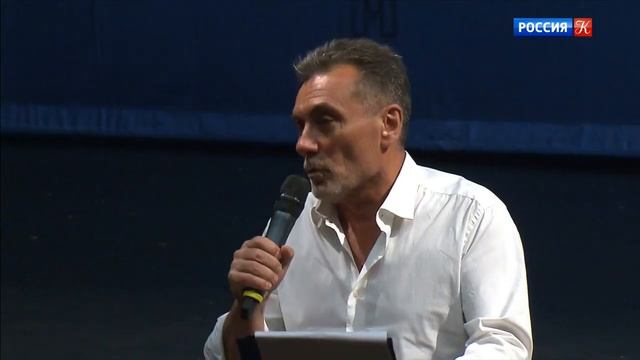 Сбор труппы перед началом нового 99-го сезона прошел в Театре имени Моссовета смотреть онлайн