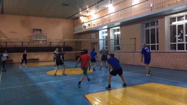 Как играют  в волейбол в Железноводске