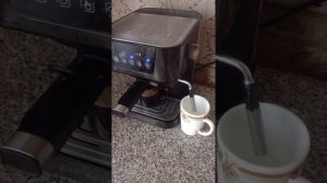 Кофеварка Redmond RCM-CBM1514 Рожковая