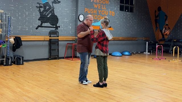 Beginner Series - Part 11 - Basic Ocho Cortado смотреть онлайн