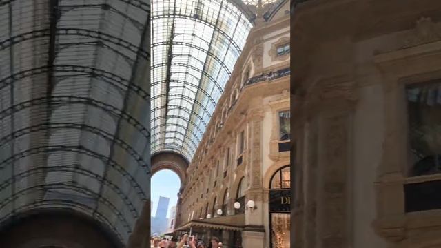 Gallery Vittorio Emanuelle ll in Milano is amazing! смотреть онлайн