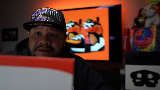 A Short History of The Roswell Rayguns + A Closer Look At The Nike Air Raid Raygun смотреть онлайн