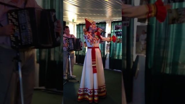 Ирина Учаева. Солистка Государственного ансамлбля песни и пляски Республики Мордовия Умарина. смотреть онлайн