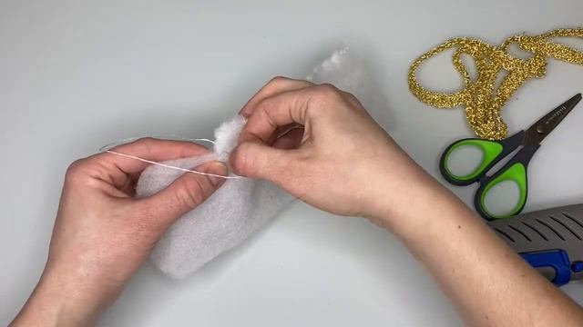 Снеговик из ниток / поделка на Новый год / шар из ниток и клея / DIY смотреть онлайн