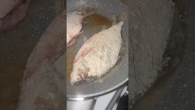 Жареный карась жареная рыба